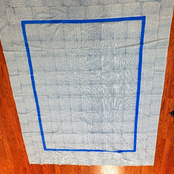 NWT - Ten Thousand Villages - Table Cloth 70x90 and Napkins Set - Picture 3 of 14